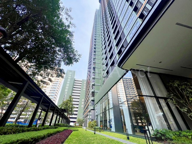 รหัสทรัพย์ 68155ขายคอนโด The Line Vibe ลาดพร้าว  ชั้น 22 อาคาร C ใกล้ห้าแยกลาดพร้าว พิกัดที่ตั้ง : ถนนพหลโยธิน แขวงจอมพล เขตจตุจักร กรุงเทพฯ 10900 รายละเอียดทรัพย์ - คอนโด High Rise สูง 33 ชั้น ตำแหน่งห้องอยู่ที่ชั้น 22 ห้องใหม่ อยู่ชั้นสูง - ขนาดห้อง 32.9  ตารางเมตร - 1 ห้องนอน 1 ห้องน้ำ 1 ห้องนั่งเล่น 1 ห้องครัว - ระเบียงทิศเหนือ วิวสวน วิวกองปราบ- ฝ้าเพดานสูง 2.5 เมตร  - ประตูเข้าห้องเป็นแบบ Digital Door Lock แถ