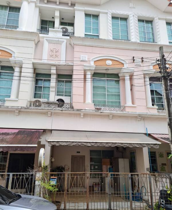 ขายทาว์นโฮม บ้านกลางเมือง บ้านเลขที่55/61ซอย ลาดพร้าว88 เลียบทางด่วนฯ
