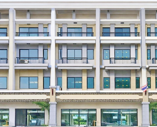 หทัยราษฏร์ ให้เช่าอาคารพาณิชย์ 4ชั้น ทำเลถนนใหญ่ รามอินทรา 105-111 พระยาสุเรนทร์ MRTนพรัตน์ 2.4 กม. ใกล้รถไฟฟ้าสายสีชมพู 