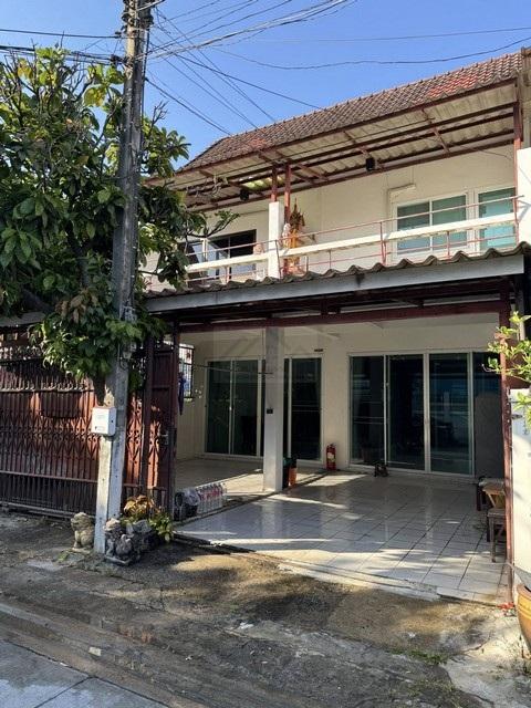 HR 6252 ให้เช่าทาวเฮ้าส์ 2 ชั้น 2 หลังทะลุกัน ซอยรามอินทรา34 ติดเลียบด่วนรามอินทรา