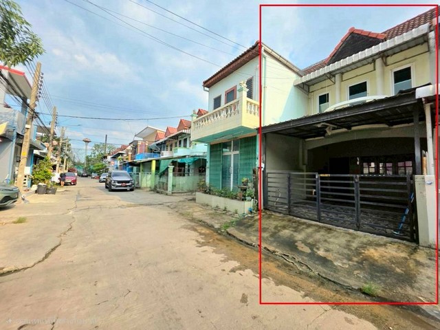 ให้เช่าทาวน์เฮ้าส์ 2 ชั้น 3 ห้องนอน หมู่บ้านตวงทอง 6 ใกล้บิ๊กซี กัลปพฤกษ์ ซอยกำนันแม้น 13*** ราคาให้เช่า 10,900 บาท/เดือน ****** สนใจติดต่อ คุณต่อ 089-175-6462 ***รายละเอียด (B1-0220)- ทาวน์เฮ้าส์ 2 ชั้น ที่ดิน 22.1 ตร.ว. พื้นที่ใช้สอย 112 ตร.ม.- ขนาด 3 ห้องนอน 2 ห้องน้ำ แอร์ 2 เครื่อง- 1 ห้องนั่งเล่น 1 ห้องครัว- ปั๊มน้ำ + แท็งก์น้ำ- หน้าบ้านหัน ทิศเหนือ อยู่สบาย ไม่ร้อน- บ้านกว้าง อยู่สบาย เดินทางสะดวก ใกล้บิ�