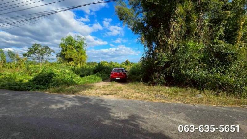 สนใจมาเที่ยวชมโทร ติดต่อ นกได้หลายช่องทางนะคะโทร. 061-494-9665โทร. 063-635-5651 (เบอร์นี้ไลน์เต็มค่ะ)ไลน์ไอดี : @nyland789(ไลน์คลิ๊กแล้วทักมาได้เลยค่ะ) https://lin.ee/R8sP0rj____________________________คุ้มเกินจะบรรยาย ไร่ละ 3.5 แสน ย่านชุมชน ไม่เปลี่ยว ลึกลับซับซ้อน ขายยกแปลง 29 ไร่ 2 งาน 84 ตรว. (ตรว.ละ 875 ยกแปลง 10,398,500)ต.เกาะโพธิ์ อ.ปากพลี จ.นครนายกที่สวยการเดินทางง่ายถนนดีตลอดเส้นทางถึงตัวที่ดิน อยู่แหล่งชุมชน มีเพื่อนบ