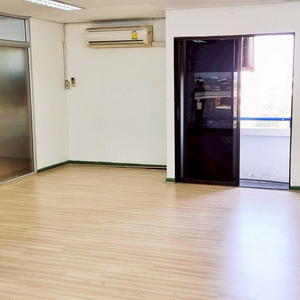 รหัสทรัพย์ : L#27437 (L084457)ขายพื้นที่สำนักงาน Regent Srinakarin Tower (รีเจ้นท์ ศรีนครินทร์ ทาวเวอร์)ซ.ศรีนครินทร์18 มีขนาดพื้นที่ในสำนักงาน 63.52 ตารางเมตร มีทั้งหมด 3ห้อง ห้องประชุม ห้องผู้จัดการ และห้องพนักงานแขวงสวนหลวง เขตประเวศ กรุงเทพมหานครรายละเอียดอยู่ในโครงการ รีเจ้นท์ ศรีนครินทร์ ทาวเวอร์ ชั้น5 อาคารB ซึ่งเป็นชั้นที่มีส่วนกลาง สระว่ายน้ำ และ Fitness เข้าออกด้วยระบบ (Auto Access Card) / ระบ