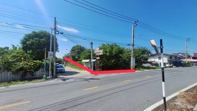 รหัสทรัพย์ : L#27008 (L084372)ขายที่ดินเปล่า แปลงสวยรูปตัว L หัวมุม ติดถนน 2 ด้านซอยร่วมใจพัฒนา ซ.1 ต.ศรีษะใหญ่ อ.บางเสาธง จ.สมุทรปราการพื้นที่ 118.9 ตร.ว.เดินทางเข้า–ออกบางนา / ลาดกระบังสะดวกมาก เพียง 5 นาทีถึงบางนาตราดโลเคชั่นขนาบด้วยแหล่งงาน–แหล่งชุมชน• 5 นาที – Nissan Motor• 11 นาที – ตลาดนางรำ• ใกล้วัดบัวโรย• ใกล้ ABACเหมาะสุด ๆ สำหรับ✔ อพาร์ตเมนต์✔ โกดัง / โรงงานขนาดเล็ก✔ บ้านปล่อยเช่า