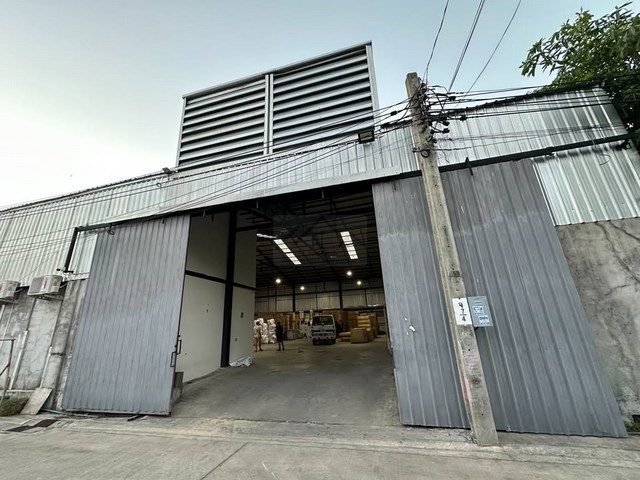 ให้เช่าโกดัง 900 ตรม. พร้อมออฟฟิศ ซอยนวลจันทร์ 21 ห้องน้ำในตัว รถเทรลเลอร์เข้าออกได้ ใกล้เลียบด่วน ใกล้ BTS รามอินทรา ก.ม.6