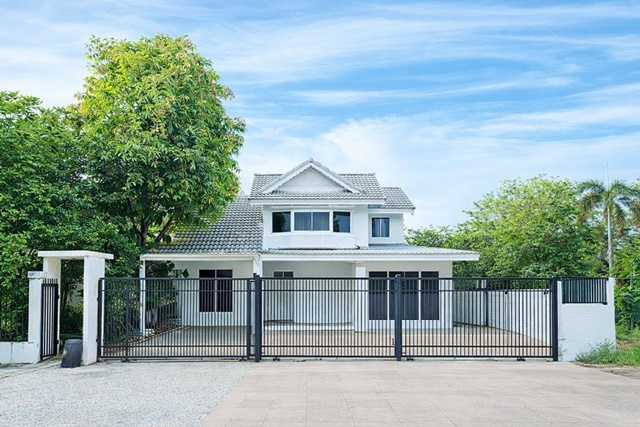 MRT สัมมากร 200 ม.ให้เช่าเดี่ยว 2 ชั้นหัวมุม รามคำแหง 110-112 ทำเลศักยภาพ บ้านกว้าง เฟอร์นิเจอร์ครบ 2-3นอน 3 น้ำ 