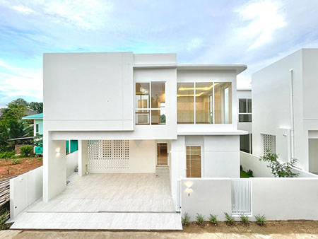 ขายบ้าน พูลวิลล่า Lux Modern ใจกลางเมืองเชียงใหม่ ต.สุเทพ  • ใกล้สนามบินเชียงใหม่ เดินทางเพียง 5 นาที บ้าน 2 ชั้น ออกแบบสวยงาม เรียบหรูทันสมัย ทำเลศักยภาพ ต.สุเทพ อ.เมืองเชียงใหม่ • ใกล้มหาวิทยาลัยเชียงใหม่ • ใกล้เซ็นทรัลแอร์พอร์ทพลาซ่า เและสิ่งอำนวยความสะดวกอื่นๆรายละเอียดบ้าน • พื้นที่ดินเริ่มต้น 52 ตร.วา • พื้นที่ใช้สอย 282 ตร.ม. • 4 ห้องนอน • 3 ห้องน้ำ พร้อมเครื่องทำน้�