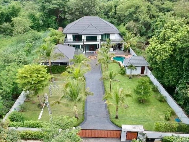 บ้านหรู หลังม.แม่โจ้ พร้อมเฟอร์ครบ โซนสันทราย            