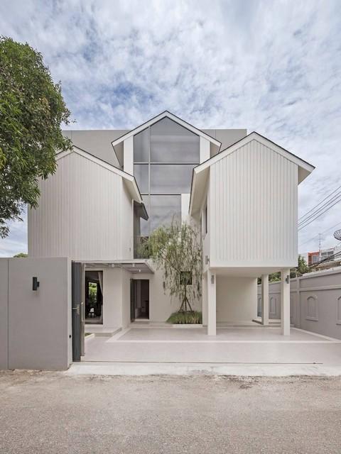 ขายบ้านเดี่ยว 3 ชั้น 300 ตร.ม. ซอยปรีดีพนมยงค์ 14 หลังมุม รีโนเวทใหม่ ใกล้เอกมัย ทองหล่อ 