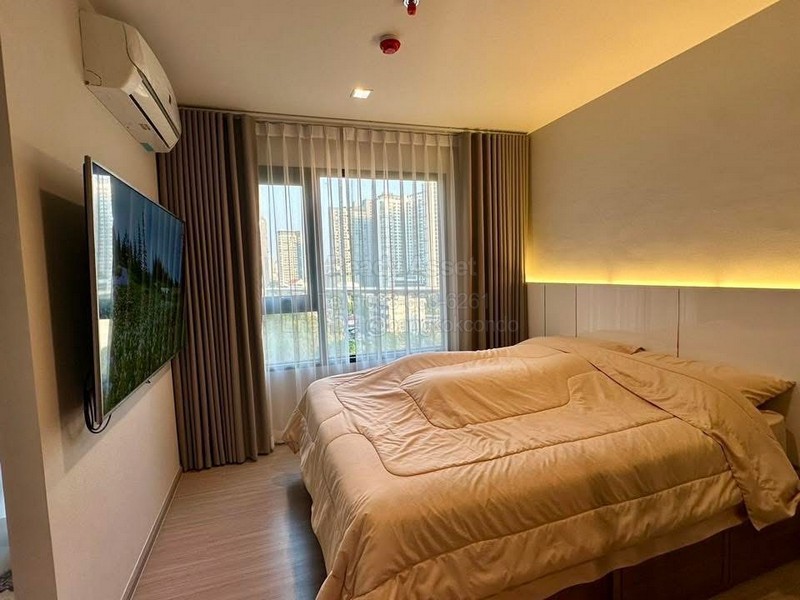 รหัสทรัพย์ : CR6901-0008คอนโด ไลฟ์ สาทร เซียร์รา / Life Sathorn Sierraรายละเอียดห้องขนาดห้อง 32 ตร.ม. ชั้น 91 ห้องนอน 1 ห้องน้ำ วิวสระว่ายน้ำเฟอร์นิเจอร์+เครื่องใช้ไฟฟ้า - ทีวี 2 เครื่อง- แอร์ - ตู้เย็น - ไมโครเวฟ- เตาไฟฟ้า- เครื่องดูดควัน- เครื่องทำน้ำอุ่น- เครื่องกรองน้ำ- เครื่องซักผ้า- ตู้เสื้อผ้า- โต๊ะเครื่องแป้ง- โซฟาเบด- เตียง + ที่นอนค่าเช่า 18,000 บาท/เดือน- ชำระค่ามัดจำ 2 เดือน- ชำระค่าเช่าล่