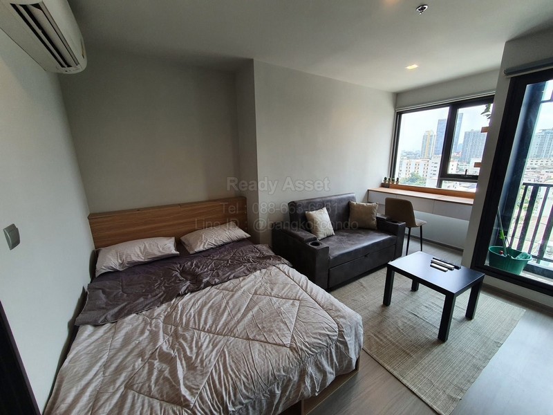 รหัสทรัพย์ : CR6901-0005คอนโด ไลฟ์ ลาดพร้าว / Life Ladpraoรายละเอียดห้องขนาดห้อง 26.5 ตร.ม. ชั้น 12 ตึก B1 ห้องนอน 1 ห้องน้ำ เฟอร์นิเจอร์+เครื่องใช้ไฟฟ้า - ทีวี- แอร์ - ตู้เย็น mitsubishi 2 ประตู- ไมโครเวฟ- เตาไฟฟ้า- เครื่องดูดควัน- เครืองทำน้ำอุ่น- เครื่องซักผ้า- ตู้เสื้อผ้า- โต๊ะทำงาน + เก้าอี้- โซฟาเบด ปรับเป็นที่นอนเสริมได้- เตียง + ที่นอนค่าเช่า 17,500 บาท/เดือน- ชำระค่ามัดจำ 2 เดือน- ชำระค่าเช่าล่วงหน�