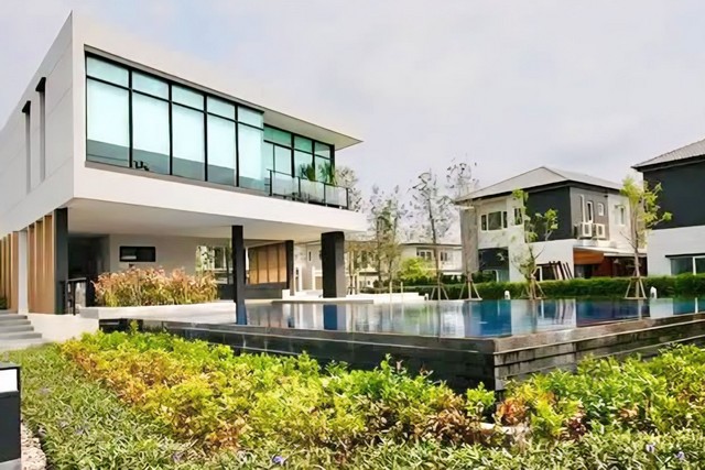 ให้เช่าบ้านเดี่ยว2ชั้น สุขสวัสดิ์/พระราม 352ตารางวา•4 ห้องนอน 4 ห้องน้ำ•แบ่งพื้นที่เป็นสัดส่วน 1 ห้องนอนใหญ่, 1 ห้องแต่งตัว, 1 ห้องทำงาน, 1 ห้องนอนเล็ก, โซนดูทีวี, โซนกินข้าว, ห้องครัวแยก•เฟอร์นิเจอร์ครบ เครื่องใช้ไฟฟ้าครบ พร้อมเข้าอยู่Facility•สระว่ายน้ำ, ฟิตเนส, สนามเด็กเล่น, สวนสาธารณะ, ระบบรักษาความปลอดภัย 24ชม, access card, กล้องวงจรปิดถนน สุขสวัสดิ์ แขวงบางมด เขตทุ่งครุ กรุ