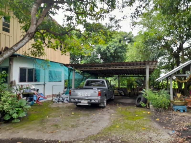 ##ขายที่ดิน พร้อมบ้าน 2 หลัง 1-0-25 ไร่ อ.ปากพลี จ.นครนายกโซน : ปากพลี  นครนายกที่ตั้ง :  ต.เกาะโพธิ์  อ.ปากพลี  จ.นครนายก  26130ลักษณะโดยทั่วไป- ที่ดินพร้อม บ้าน 2 หลัง  พร้อมอยู่- หลังใหญ่  2 ชั้น,  6 ห้องนอน,  1 ห้องโถง, 1 ห้องนั่งเล่น,  1 ห้องพระ,  1 ห้องครัว,  1  ห้องน้ำ- หลังเล็ก 1 ชั้น,  2 ห้องนอน,  1 ห้องโถง, 1 ห้องครัว,  1  ห้องน้ำ- เนื้อที่  1-0-25 ไร่  ตรว., ใกล้แหล่งท่องเที่ยว- บรรยากาศร่มรื่น  เงียบสงบ  ม�