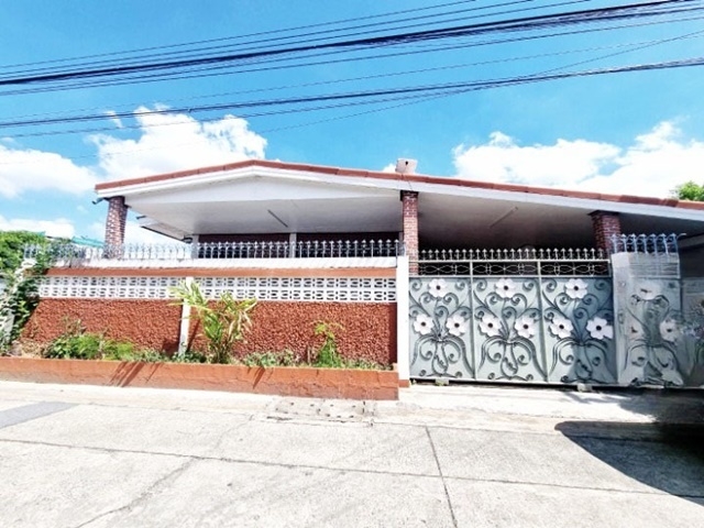 BTS เสนานิคม 1.5กม. ให้เช่าบ้านชั้นเดียว รัชดา พหลโยธิน26-38  40ตรว.160ตรม. ทำเลดี 5นอน 2น้ำ 1จอดรถ 2แอร์ สะดวก 