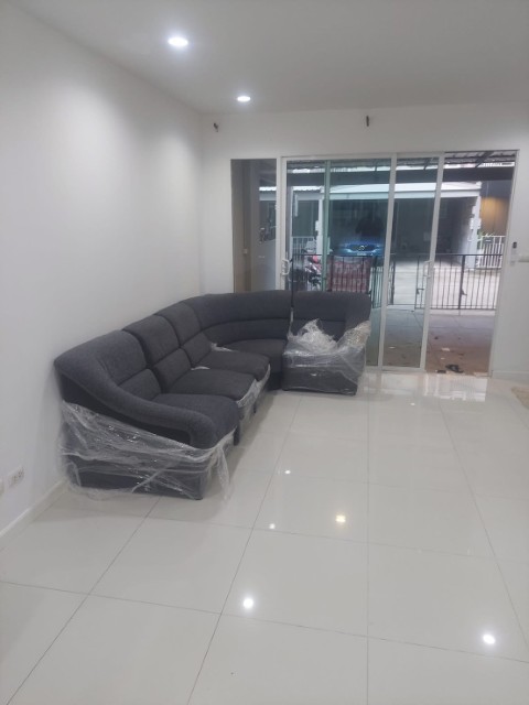 ให้เช่าทาวน์เฮาส์2ชั้น20ตร.ว125ตร.มThe Villet Lite พัฒนาการ 38เช่าเพียง 20,000 บาท/เดือน  ให้เช่าทาวน์เฮาส์ The Villet Lite พัฒนาการ 38***ค่าเช่าเพียง 20,000 บาท/เดือน***รายละเอียดบ้าน • ทาวน์เฮาส์ 2 ชั้น เนื้อที่ 20 ตารางวา • 3 ห้องนอน 2 ห้องน้ำ • แอร์ 3 เครื่อง • ตกแต่งสวย เฟอร์นิเจอร์ครบ พร้อมเข้าอยู่** ทำเลดี ** • ถนนพัฒนาการ ซอย 38 • ใกล้ ลอนดอนทาวน์ • ใกล้ โลตัส พัฒนาการ • เดินทางสะดวก ใกล้ BTS - เหมาะสำหรับอ�