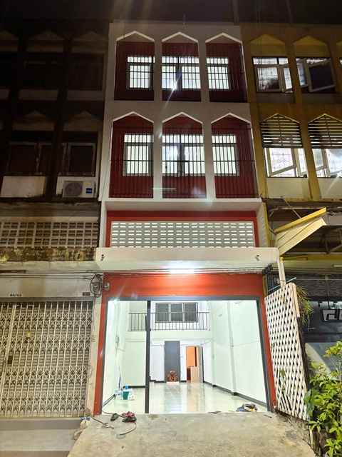 นิด้า ซอยเสรีไทย 44-52 เดอะมอลล์ บางกะปิ สวนสยาม MRTรามอินทรา กม.8 2.9กม. อาคาร 3.5 ชั้น 3 นอน 3 น้ำ  20 ตร.วา. 260 ตร.ม.  