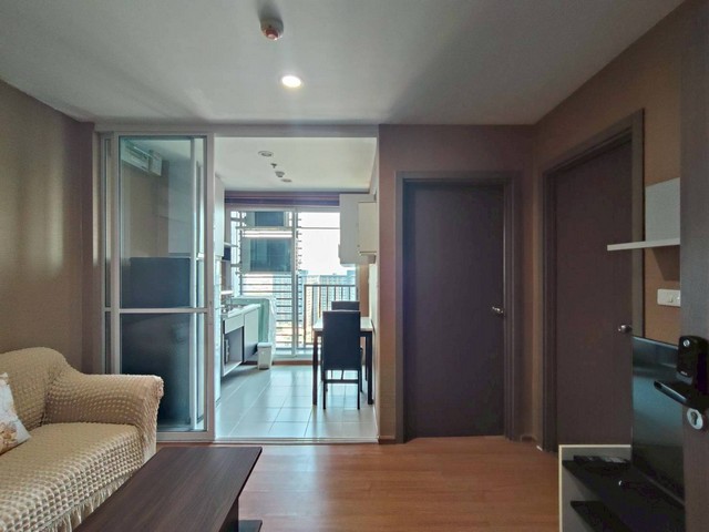 ให้เช่าคอนโด เดอะเบส สุขุมวิท 77  The Base Sukhumvit 77 Condo for rent(ใกล้ BTS อ่อนนุช เยื้องๆ ห้าง บิ๊กซีอ่อนนุช , ใกล้ตลาด ร้านค้า ร้านอาหารมากมาย ทำเลสะดวกสบาย)https://maps.app.goo.gl/KFsqsGi4YhNABDnY9ห้องขนาด  30 ตรม. 1ห้องนอน 1ห้องน้ำ 1ห้องนั่งเล่น 1ครัวปิด มีระเบียง ชั้น 25 ตึก B วิวโล่งเฟอร์ครบ พร้อมเครื่องใช้ไฟฟ้า Smart TV , เครื่องซักผ้า , ตู้เย็น ,เครื่องทำน้ำอุ่น,เตาไมโครเวฟเตาไฟฟ้า+ที่ดูดควัน , แอร์ 2 เครื่อง , ประตูก�
