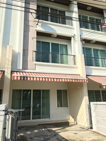 ให้เช่าทาวโฮม3ชั้น  ใกล้แม็คโคร สาขากัลพฤกษ์  และใกล้เดอะมอลล์ ท่าพระ  บ้านกลางเมือง สาทร ตากสิน 2  ใกล้รถไฟฟ้า BTSวุฒากาศ ถนนกัลปพฤกษ์