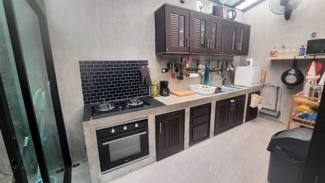 ให้เช่าทาวโฮม  ใกล้ห้าง เทอมินอล 21 พระราม 3, เซ็นทรัลพระราม 3 และ ไอคอนสยาม ใกล้ BTS เซนต์หลุยส์  หมู่บ้านลานทอง สาทร   5 ชั้นรวมดาดฟ้า