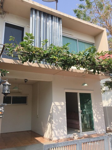 ให้เช่าทาวน์เฮ้าส์ 2 ชั้น 2 ห้องนอน 1ห้องแต่งตัว 2 ห้องน้ำ ‬‪1 ห้องครัว หมู่บ้านเดอะแพลนท์ซิตี้ นาคนิวาส 48 ‬‬