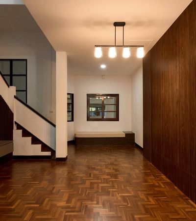 ให้เช่า 40,000/เดือน*ทาวน์โฮม 4 ชั้น ต.ช้างเผือกวงแหวนรอบ 2 รีโนเวทใหม่ ใกล้ศูนย์ราชการเชียงใหม่บ้านใหม่ บิ้วท์อินสวย พื้นที่ใหญ่ | อยู่สบาย | เดินทางสะดวก——รายละเอียดตัวบ้าน• ทาวน์โฮม 4 ชั้น รีโนเวทใหม่ทั้งหลัง• พื้นที่ใช้สอยกว้างถึง 317 ตารางเมตร4 ห้องนอน5 ห้องน้ำ1 ห้องครัว1 ห้องทานข้าว1 ห้องโถงนั่งเล่น1 ห้องอเนกประสงค์ (ห้องทำงาน / ห้องประชุม / ห้องพักผ่อน)ที่จอดรถ 1 ค