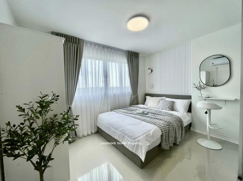 LM25-0165 ลุมพินี เซ็นเตอร์ แฮปปี้แลนด์ นวมินทร์ อาคารB ชั้น7ใกล้เดอะมอลล์บางกะปิ ใกล้รถไฟฟ้าสายสีเหลืองรีโนเวทใหม่ พร้อมเฟอร์โครงการ : #ลุมพินีเซ็นเตอร์แฮปปี้แลนด์ทำเล : #นวมินทร์พื้นที่ :   27.57 ตร.ม.เพียง : 1,390,000 บาทฟังก์ชั่น : 1 นอน 1 น้ำ 1 จอดสถานที่ใกล้เคียง- เดอะมอลล์ บางกะปิ- โลตัส บางกะปิ- แม็คโค บางกะปิ- ตลาดบางกะปิ- มหาวิทยาลัยนิด้า- โรงเรียนบ้านบางกะปิ- มหาวิทยาลัยราม�