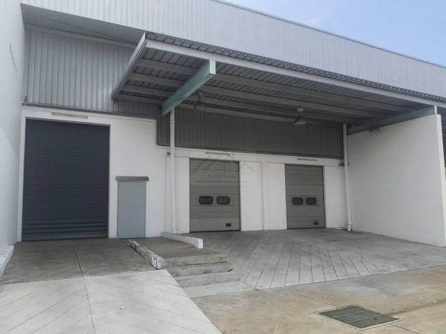 ให้เช่าโรงงานโกดัง 1,200 ตรม พื้นที่สีม่วง บางนาตราด กม.38 บางปะกง เดินทางสะดวก ใกล้ถนนใหญ่บางนา 