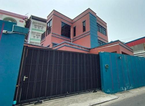  ให้เช่าอาคาร 3 ชั้น5 ห้องนอน 3 ห้องน้ำ ซ. มนธาตุราชศรีพิจิตร ใกล้เซ็นทรัล พระราม 2 ทำโฮมออฟฟิศได้ติดต่อAgent : คุณเด่นชัย: 09-8481-8989:06-2839-4747ID Line :0984818989: https://line.me/ti/p/ezz8HbMifzWhatsApp :+66984818989: แอดไลน์ แคปหน้าจอสอบถามได้เลยครับอาคาร บางบอน ใกล้เซ็นทรัล พระราม 23 ชั้น 350 ตารางเมตร 5 ห้องนอน 3 ห้องน้ำน้องครัว 1 ห้องนั่งเล่น 1มีแอร์มือสองในบ้าน 8 ตัวสามารถทำโฮมออฟฟิศได้ที่อยู่: ซ. มนธาตุราชศรีพิจิตร แขวงคลอง