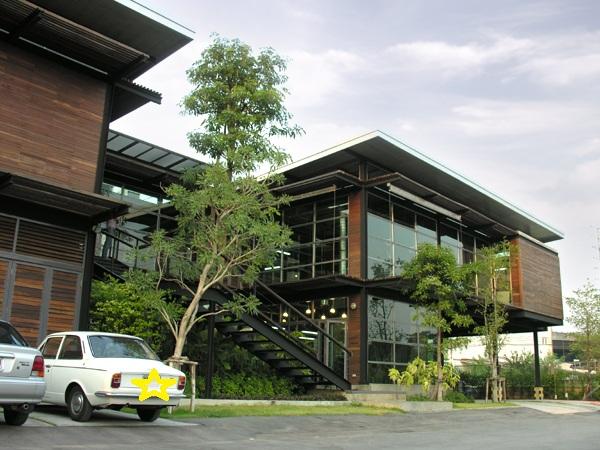  ขายอาคารสำนักงาน Loft Style พระรามเก้า 64 พื้นที่ 792 ตรม. อาคารเก็บของ พร้อมเฟอร์นิเจอร์ พร้อมเข้าใช้งาน ใกล้เดอะไนน์พระราม 9 ใกล้สุวรรณภูมิติดต่อ:: ชยา โทร/ID Line:: 0942823961Link Line:: https://line.me/ti/p/3xFA1An8Kcรหัส # T26-046อาคารสำนักงานสร้างสรรค์สถาปัตยกรรม​ Loft Style พระรามเก้า 64- อาคารแฝด สูง 2 ชั้น 2 อาคาร เชื่อมต่อกันด้วยพื้นที่ส่วนกลาง- เนื้อที่ดิน 175.7 ตารางวา- พื้นที่อาคาร 792 ตารางเมตร- พร้อมอาคารเก็บของ- พื�