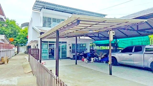  ให้เช่าบ้านเดี่ยว 2ชั้น 100ตร.วา.300ตร.ม.BTS อุดมสุข 1.7กม. ถนนสุขุมวิท101 พร้อมเฟอร์ฯ 4นอน 2น้ำ ใจกลางอุดมสุข ถนนสุขุมวิท ทำเลศักยภาพ 29,999B-M.รร.นานาชาติกลอรี่สิงคโปร์ 400 ม. สิ่งอำนวยความสะดวกครบ เหมาะอยู่อาศัยหรือทำโฮมออฟฟิศ เงียบสงบ เดินทางสะดวก รายล้อมด้วย พาราไดซ์ พาร์ค 3.5 กม. และแหล่งไลฟ์สไตล์คุณภาพBTS UdomSuk 1.7km. Sukhumvit 101 Road For rent 2-story  detached house 100 sq.wa. 300 sq.m. fully furnished 4 bed 2 bath Located in the heart of Udom Suk Sukhumvit Road 29,999 B-M. 400 m. from Glory In