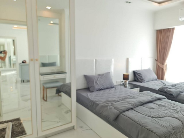 ขายและเช่าคอนโด เดอะ เอ็มไพร์ ทาวเวอร์ พัทยา จอมเทียน ซอยบุญย์กัญจนา หนองปรือ บางละมุง ชลบุรีรหัส TTR 2670  คอนโดสไตล์โรงแรม ออกแบบสไตล์โรมันตกแต่งครบ เฟอร์นิเจอร์และเครื่องใช้ไฟฟ้า ชั้น 5 ห้องมุม วิวทะเล 360° มองเห็นพลุ เทศกาลพลุพัทยา ▪ ขนาดห้อง 62.84 ตารางเมตร▪ 2 ห้องนอน 2 ห้องน้ำ ▪ มีส่วนกลางครบครัน ▪ ถือครองนาม คนไทย [ โคต้าต่างชาติเหลือ ]▪ ค่าส่วนกลาง ตารางเมตรละ 55 บา�