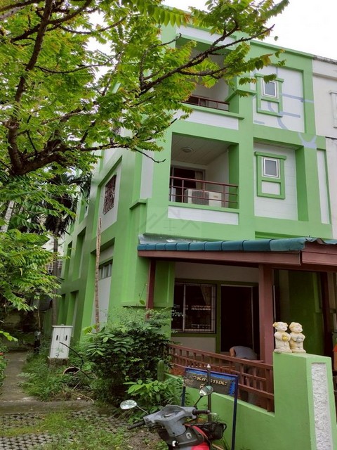 ให้เช่าทาวน์โฮม 3 ชั้น หลังมุม 4 นอน หมู่บ้านแฮปปี้แลนด์แกรนวิลล์ ซอยลาดพร้าว 101 ใกล้นวมินทร์เลียบด่วน MRT ลาดพร้าว101 *** ราคาเช่า 18,000 บาท / เดือนติดต่อ:: ชยา โทร/ID Line:: 0942823961   Link Line:: https://line.me/ti/p/3xFA1An8Kcรหัส# KO1100ทาวน์โฮม 3 ชั้น หลังมุม หมู่บ้านแฮปปี้แลนด์แกรนวิลล์ ซอยลาดพร้าว 101 เนื้อที่ประมาณ 18 ตารางวา 4 ห้องนอน 3 ห้องน้ำ 1 ห้องนั่งเล่น 1 ห้องครัว 1 ห้องดาดฟ้า จอดรถ 2 คันพร้อมเครื่องปรับอากาศ 2 เ