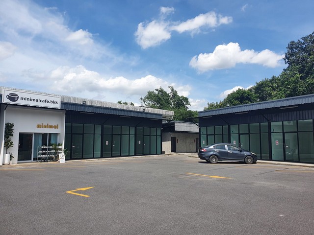 ให้เช่าที่ดิน สุขาภิบาล 5 เขตสายไหม ราคาเบา ทำเลดี ใกล้สำนักงานเขตที่ดินให้เช่า ทำเลศักยภาพ ย่านสุขาภิบาล 5 แขวงออเงิน เขตสายไหม กรุงเทพมหานครเหมาะสำหรับทำโกดัง คลังสินค้า ลานจอดรถ หรือกิจการอื่น ๆ ที่ต้องการพื้นที่กว้างรายละเอียดที่ดิน•ขนาดพื้นที่ 886 ตารางวา•แปลงใหญ่ ใช้พื้นที่ได้คุ้มค่า•เข้า–ออกสะดวก ใกล้ถนนหลักสถานที่ใกล้เคียง•สำนักงานเขตสายไหม�