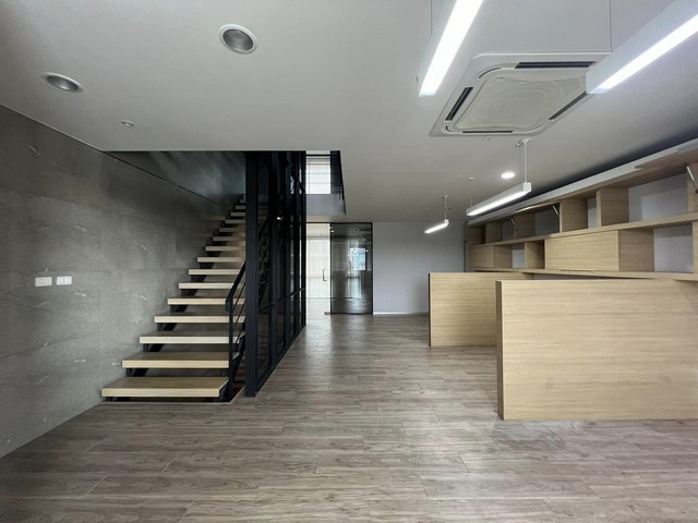 RT01853  ให้เช่าสำนักงาน 4.5 ชั้น  380 ตารางเมตร  4 ห้องน้ำ Nirvana @WORK ลาดพร้าว เกษตรนวมินทร์  ติดโรงเรียนเลิศหล้าติดต่อAgent  : คุณเด่นชัย 09-8481-8989         :06-2839-4747 Line   :0984818989          : https://line.me/ti/p/ezz8HbMifz         : แอดไลน์ แคปหน้าจอสอบถามได้เลยครับโครงการ, Nirvana @WORK ลาดพร้าว เกษตรนวมินทร์สำนักงาน 5 ชั้น  25 ตารางวา 360 ตารางเมตร 4 ห้องทำงาน 4 ห้องน้ำบิวท์อิน + แอร์  รองรับพนักงาน 15-20 คน ที่จอดรถส่วนกลาง + ที่จอดรถหน้าอาคาร 2คันที่อ