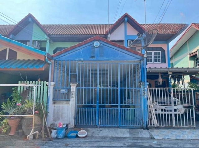 รามอินทรา51-61 ซ.นวมินทร์ 90-96 MRT รามอินทรา 58 600 ม.ให้เช่าทาวน์เฮาส์ 2 ชั้น 20 ตร.วา. 160 ตร.ม. รร.นานาชาติกีรพัฒน์ 3.6 กม.ทำเลย่านรามอินทรา นวมินทร์ เดินทางสะดวก เชื่อมถนนหลัก แฟชั่นไอส์แลนด์ 2.1 กม. 6,999-7,499 B-M. และ รพ.สินแพทย์ รามอินทรา 1.6 กม. เหมาะอยู่อาศัย หรือทำโฮมออฟฟิศในชุมชนคุณภาพRamintra51-61 Soi Nawamin90-96 Townhouse for rent 2-storey 20 sq.a. 160 sq.m. 600 m. from MRT Ramintra 58 Located near Keerapat International School 3.6 km. and Sinpattaya Ramintra Hospital 1.6 km. convenient access to major roads Fashion Island 2.1 km. away Price 6,999-7,499 B-M. S