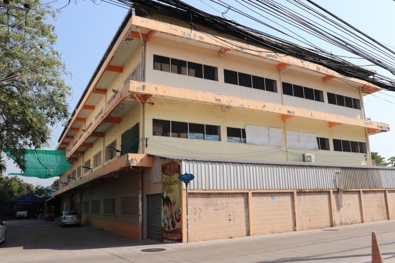 CH1151 ให้เช่าโกดัง นาคนิวาส 3,000 ตรม. คอนเทนเนอร์เข้าได้ มีอาคารและออฟฟิศให้เช่าโกดัง ย่านลาดพร้าว 71 ทำเลดี ใจกลางเมืองทำเลดีใกล้ ลาดพร้าว 71 เซ็นทรัลอีสต์วิลล์ โชคชัย 4 รามอินทรา เกษตร นวมินทร์ เลียบด่วนเอกมัย รามอินทราติดต่อ  ชาญครับ 094-569-5997ราคาเช่า 300,000 ต่อเดือน (2+1 เดือนเพื่อเข้าใช้งาน)ที่ตั้งถนน นาคนิวาส 48 แยก9- อาคาร 3 ชั้น พร้อมลิฟต์ขนของ 1 ตัว- มีที่จอดรถขนส่งขนาดใหญ