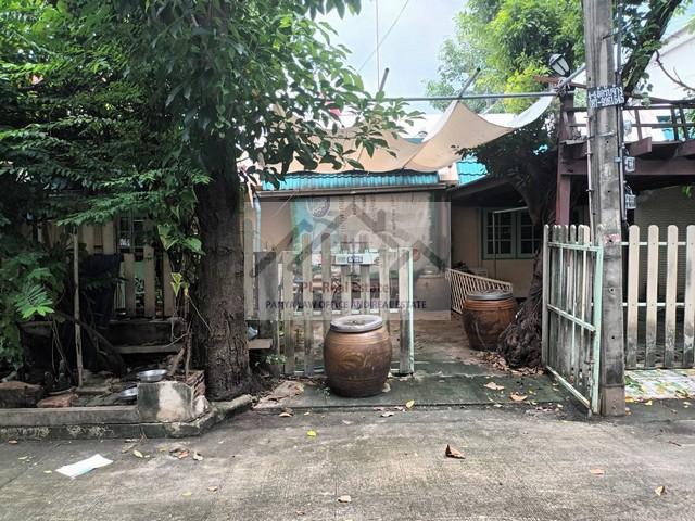 P1898 ขายที่ดิน พร้อมสิ่งปลูกสร้าง เสรีไทย81 ถนนเสรีไทย ซอยสวนสยาม 11 ใกล้สวนสยาม แฟชั่นไอส์แลนด์ 