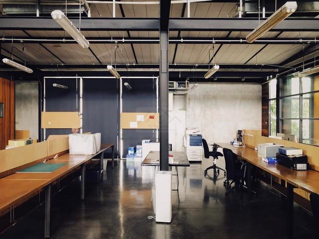 ขาย อาคารสำนักงาน Loft Style พระราม 9 ซอย 64 พื้นที่ 792 ตรม. อาคารเก็บของ พร้อมเฟอร์นิเจอร์ พร้อมเข้าใช้งาน ใกล้เดอะไนน์พระราม 9 ใกล้สุวรรณภูมิ เดินทางสะดวก เหมาะทำโฮมออฟฟิศ*** ราคาขาย 35,000,000 บาทติดต่อ คุณช่อผกา โทร 0616198565 LINE 0616198565สำรอง LINE 0812523279 ส่งลิ้งก์ไว้ได้เลยรหัส # T26-046อาคารสำนักงานสร้างสรรค์สถาปัตยกรรม Loft Style พระรามเก้า 64- อาคารแฝด สูง 2 ชั้น 2 อาคาร เชื่อมต่อกันด้วยพื้นที่ส่วนกลาง-