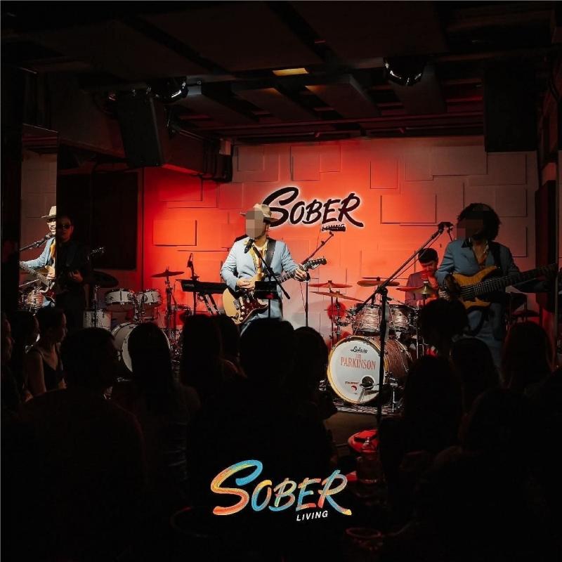 สนใจสอบถาม / นัดดูสถานที่โทร : 097-686-6666 คุณตุลษ์LINE : @work66https://lin.ee/ZJLNHErXคุ้มยิ่งกว่าคุ้ม ราคาเพียง 2.5 ล้าน&nbsp;&nbsp;#ย่านบรรทัดทอง ใกล้จุฬาฯ – สามย่าน (CQK)&nbsp;#โอกาสทองที่หาไม่ง่ายในทำเลนี้- ได้ทั้ง ทำเล ศักยภาพ และความคุ้มค่า ในดีลเดียว&nbsp;&nbsp;#จุดเด่นที่ทำให้ดีลนี้น่าสนใจ&nbsp;#ได้อุปกรณ์ + #เฟอร์นิเจอร์ครบทั้งหมด พร้อมดำเนินธุรกิจต่อทันที- อาคาร ตึก 3 ชั้น ใช้งานได้ทุกชั้น- ติดถนนเส้นหลั�