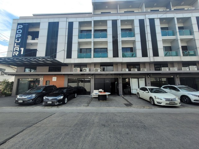 ให้เช่า Home Office + โกดัง 4.5 ชั้น กว่า 230 ตรม. วิภาวดีรังสิต20 ทะลุรัชดา19 ใกล้ MRT ลาดพร้าว และ รัชดาภิเษก *** ราคาเช่า 40,000 บาท/เดือน/ห้อง ติดต่อ::  ชยา โทร/ID Line:: 0942823961   Link Line:: https://line.me/ti/p/3xFA1An8Kcรหัส # T26-053Home Office + โกดัง 4.5 ชั้น วิภาวดีรังสิต20 ทะลุรัชดา19 ใกล้ MRT ลาดพร้าว และ รัชดาภิเษก - พื้นที่มากกว่า 230 ตารางเมตร- ห้องน้ำ 3 ห้อง- แอร์ 3 ตัว- มี cctv และ ยามรักษาความปลอดภัยหน้าตึก- พร้อมที่จอดรถ *** ราคาเช่า 40,000 บาท/เดื�