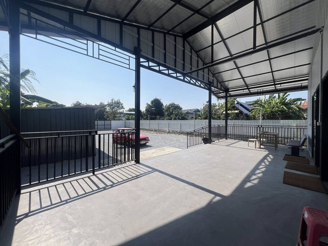 ให้เช่า อาคาร ย่านอ่อนนุช 33 อ่อนนุช 35 พื้นที่่ 120 ตรม. บนเนื้อที่ดิน 150 ตารางวาราคาเช่า 30,000 บาท/เดือน สัญญาขั้นต่ำ 1 ปีติดต่อ คุณช่อผกา โทร 0616198565 LINE 0616198565สำรอง LINE 0812523279 ส่งลิ้งก์ไว้ได้เลยอาคารย่านอ่อนนุช 33 อ่อนนุช 35 เดินทางสะดวก รถหกล้อเข้าได้เนื้อที่ดิน 150 ตารางวาอาคารพื้นที่่ใช้สอย 120 ตรม.มี 2 ห้องน้ำจอดรถ 6-7 คันไฟ 2 เฟส สามารถขอเปลี่ยนเป็น 3 เฟสได้เดินทางสะดวก รถไม่เกินหกล้อ�