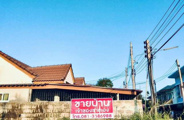  ขายบ้านมือสอง ทาวน์เฮ้าส์แปลงมุม สภาพใหม่ ซอยหัวหิน 56 ติดตลาดนัดใหม่ไดโนเสาร์​ # เจ้าของขายเอง เนื่องจากย้ายที่อยู่ แถมฟรี แอร์ 2 เครื่อง**พิเศษ ราคา 2,499,000 บาท # ทำเลดี ติดตลาดนัดใหม่ไดโนเสาร์ DIY เซเว่น มีทางเดินเชื่อม พื้นที่พักอาศัย ใกล้ห้างสรรพสินค้ามาร์เก็ตวิลเลจ, บลูพอร์ต หัวหิน- บ้านเลขที่ 13/108 ซอยหมู่บ้านเขาน้อย หัวหิน- พิเศษ มี 3 ห้องนอน 1 ห้องรับแขก 1 ห้องน้ำ 