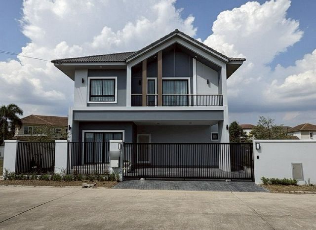 ขายเพียง 5.19 ล้าน 53 ตรว. #ซีนเนอรี่ฮิลล์ #น้ำแพร่ #หางดง บ้านเดี่ยว 2 ชั้น บ้านใหม่ วิวเขา #ติดถนนคันคลอง สงบ เป็นส่วนตัว เข้าเมืองง่ายมาก