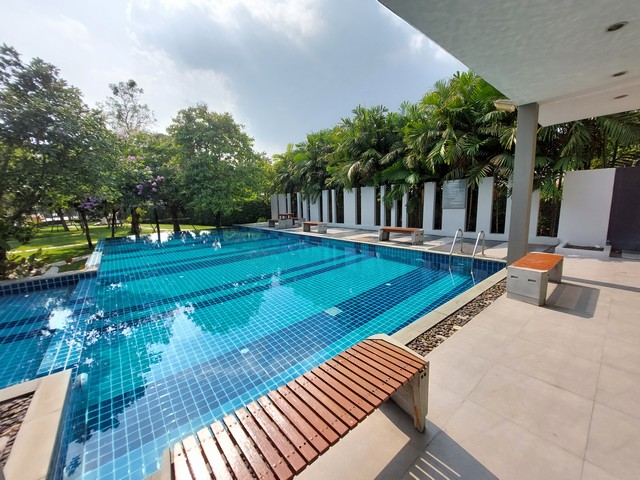 บ้านเดี่ยว2ชั้นให้เช่า หลังมุม รามอินทรา109 ใกล้รถไฟฟ้า54ตารางวา 3ห้องนอน 3ห้องน้ำ ต่อเติมหลังบ้าน 1ห้องรับแขก 1ห้องครัว(เครื่องดูดควัน+เตาแก๊ส) แอร์4เครื่อง เฟอร์นิเจอร์ครบ เครื่องใช้ไฟฟ้า TV2เครื่อง ตู้เย็น ไมโครเวฟ   เครื่องทำน้ำอุ่น2เครื่อง-  ส่วนกลาง สระว่ายน้ำ,คลับเฮ้าส์,สวนสาธารณะ,ฟิตเนส,ระบบรักษาความปลอดภัย,กล้อง CCTV ตลอด 24 ชม.เข้า-ออกโครงการด้วยระบบ Key Card Acces อยู�