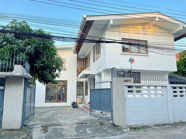 แอร์ 8เครื่อง 6นอน ให้เช่าบ้านเดี่ยว 2 ชั้น ขนาดใหญ่ 100 ตร.วา.300 ตร.ม.MRT บางซื่อ 2 กม.พร้อมเฟอร์ฯ เครื่องใช้ไฟฟ้าครบ  49,998 B-M. โซนประชาชื่น ม.เซ็นจอห์น 2.2 กม.ฟังก์ชันครบ 7 น้ำ  ตลาดบางซ่อน 1.5 กม. เหมาะสำหรับอยู่อาศัย และโฮมออฟฟิศ รองรับการทำธุรกิจ หรือเช่าช่วงแบบ Air BNB หรือผู้ต้องการพื้นที่ใช้งานหลากหลาย เดินทางสะดวก ใกล้ทางด่วนรัชดาภิเษก และศูนย์กลางเมือง8 AirCon 6beds MRT BangSue 2km.Large 2 story detached ho