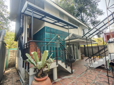 RHL099ให้เช่า บ้านสร้างเอง 2 ชั้น ถ.เลียบคลองบางไผ่ บางใหญ่ที่ตั้ง :  ตำบลบางแม่นาง อำเภอบางใหญ่ จังหวัดนนทบุรี 11140รายละเอียดบ้าน- เนื้อที่ 20.5 ตร.ว. พื้นที่ใช้สอย 80 ตร.ม. - 2 ห้องนอน 2 ห้องน้ำ- จอดรถได้ 1-2 คัน - หน้าบ้านหันทิศเหนือ- มีแอร์ให้ 2 ตัว ตู้เสื้อผ้า ตู้เย็น ไมโครเวฟ มีเค้าเตอร์ทำอาหาร พร้อมเข้าอยู่- ในรั้วบ้านมีบ้านสองหลังปลูกติดกัน หลังหนึ่งเจ้าของอาศัยอยู่เอง อ�