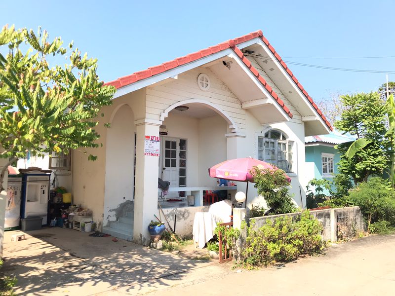 M1248 บ้านเดี่ยว 1 ชั้น หมู่บ้านสวนแสนสุขเลขที่ 93/344 ซอย 13 ถนนรังสิต-นครนายก ตำบลบางปลากด อำเภอองค์รักษ์ จังหวัดนครนายกรายละเอียดทรัพย์- ขนาด 64 ตารางวา - 3 ห้องนอน - 1 ห้องน้ำ - 1 ห้องครัว - บริเวณบ้านเดินได้รอบบ้าน - พื้นปูกระเบื้องทั้งหลัง พิกัดแปลงhttps://www.google.com/maps?q=14.17141604,101.00909786#อยากขายบ้าน #ขายบ้านนครนายก#ฝากขายบ้าน #บ้านเดี่ยว #บ้านสวนแนสุข #บ้านราคาดี#บ้านสวย #บริการรับฝากขาย #ที�