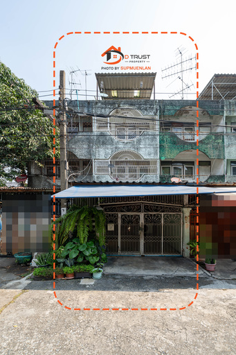 ขายตึกแถว 4 ชั้น ม.ขวัญชัย ซ.สุขสวัสดิ์ 56 เนื้อที่ 22 ตร.ว. ทำเลดีใกล้ทางด่วนวงแหวนสุขสวัสดิ์ ใกล้สวนสุขภาพภายนอกหน้าบ้านโปร่งไม่แออัด ถนนกว้าง 5 เมตร สภาพภายในโครงสร้างยังเเข็งแรงดีมาก พื้นปูหินขัดทั้งหลัง เพดานบ้านสูงโปร่ง 2.8 - 3.1 เมตร สภาพพร้อมเข้าอยู่ เหมาะการพักอยู่อาศัย หรือทำโฮมออฟฟิศขนาดเล็กได้สบาย จอดรถในบ้านได้ 1 คัน #ขายตึกแถวสุขสวัสดิ์.ชั้น 1 : 1 โซนอเ�