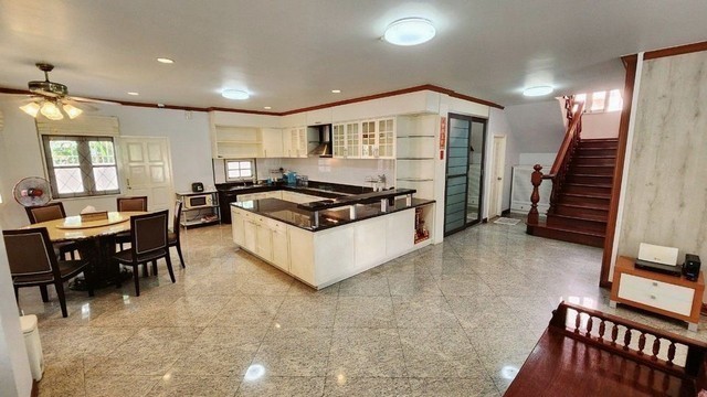 ให้เช่าบ้าน 5ห้องนอน ใกล้The Walk, CDC, Central Eastville ถนนสุคนธสวัสดิ์ โครงการชวนชื่น   ย่านลาดพร้าว ทางด่วนรามอินทรา , เกษตรนวมินทร์ 