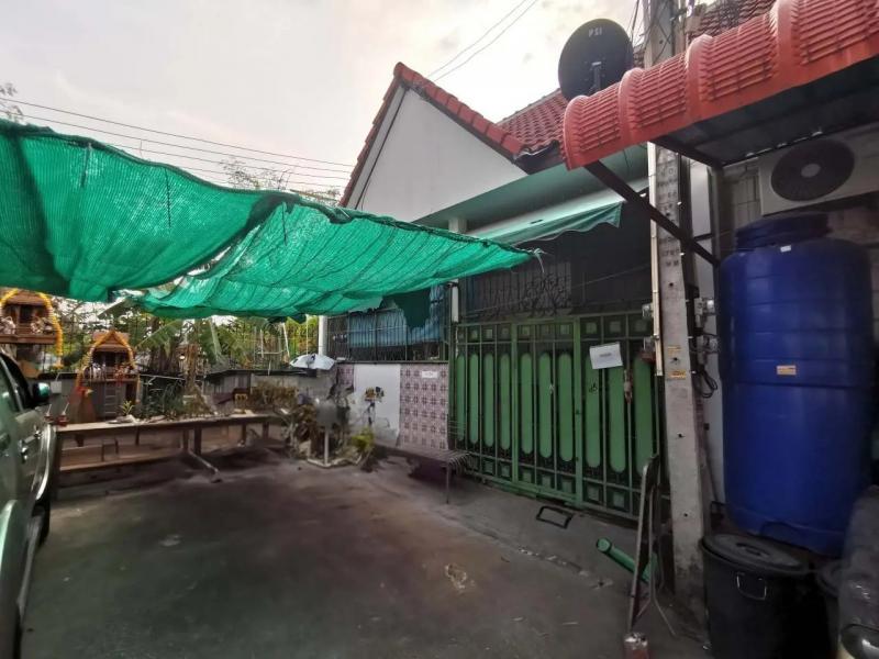    ขาย ทาวน์เฮ้าส์ โครงการ บ้านเจริญสุข บางละมุง  ชลบุรี  ซอย สุขุมวิท-พัฒนา 53 แยก 6 ถนน สุขุมวิท ตำบล หนองปรือ อำเภอ บางละมุง จังหวัด ชลบุรี  ราคา  1,650,000  บาท  (ต่อรองราคาได้)  รายละเอียดบ้าน ▸ เนื้อที่ 24.00  ตารางวา  พื้นที่ใช้สอย 92 ตารางเมตร ▸ บ้านหันไปทางทิศตะวันออก  พิกัดบ้าน : https://maps.app.goo.gl/jNqimFvNFC4h1Zwz7  สถานที่ใกล้เคียง   ▸ สถานีรถไฟ พัทยา ▸ เซ็นทรัล พัทยา ▸ หาดพัทยา ▸ โฮมโปร พัทยา  รหัส�